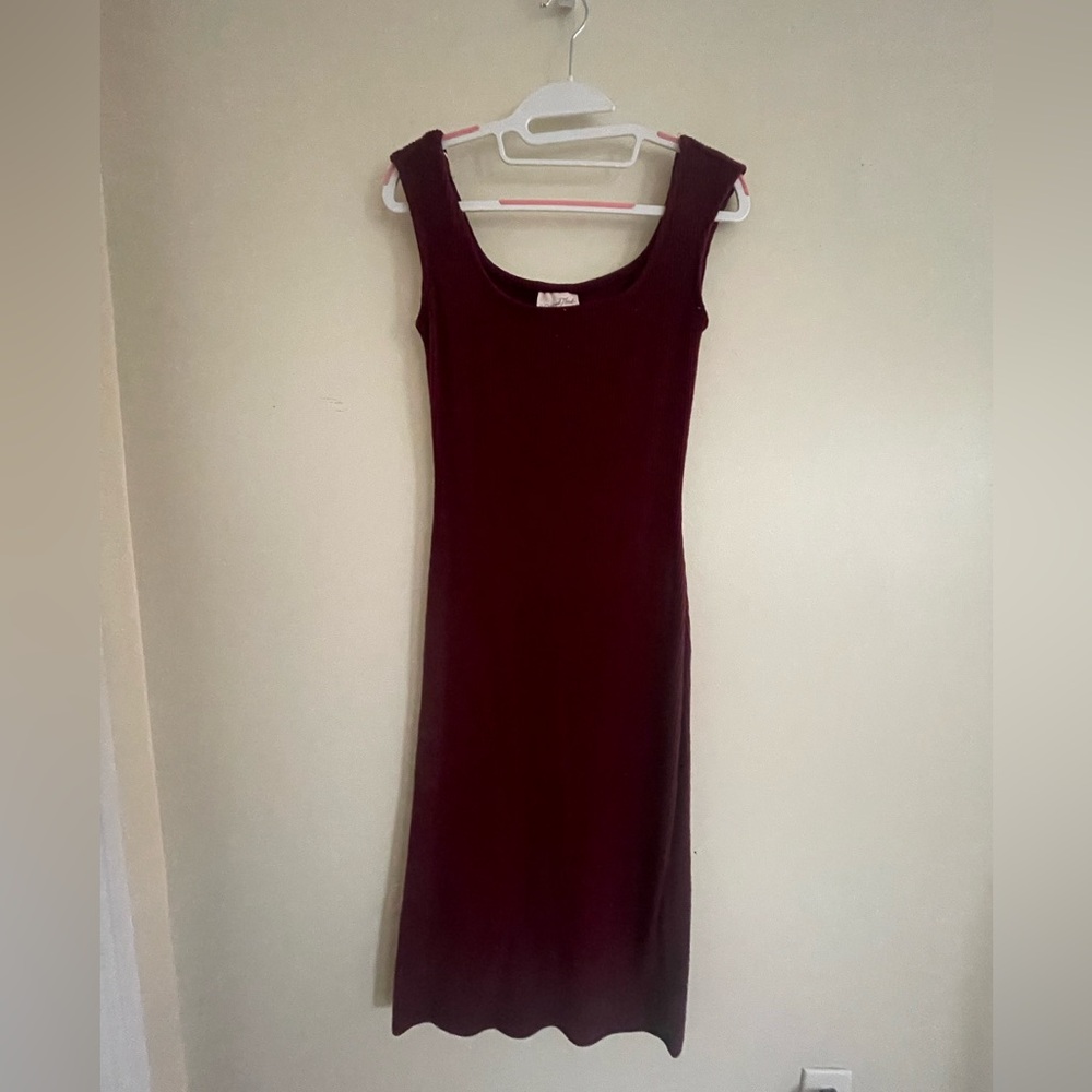 maroon bodycon midi dress small